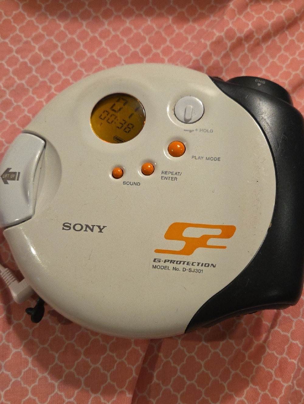 VINTAGE Sony White and Black Portable CD PlayerWalkman with Orange Accents